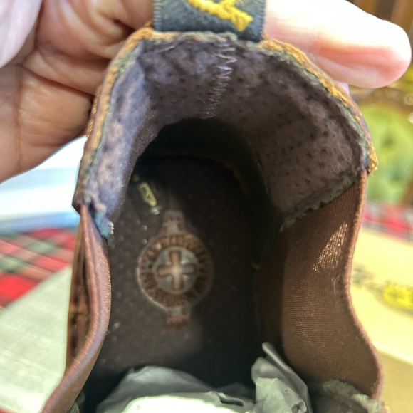 Dr Martens men’s slip-resistant leather Boots - Picture 7 of 12